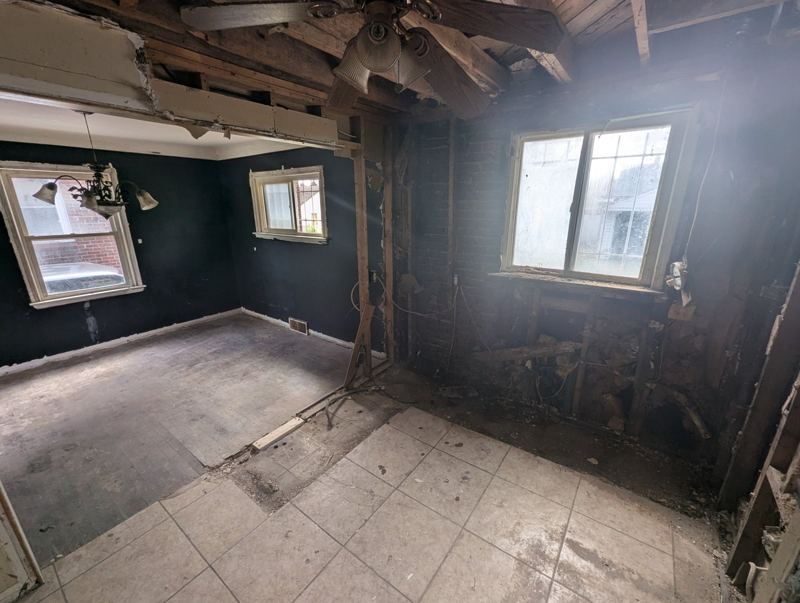 Single-family kitchen, Mohican Regent, Detroit before renovation