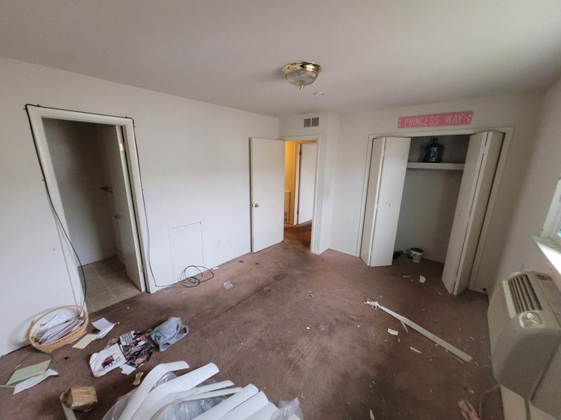 Bedroom before renovation