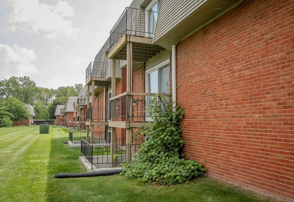 Wade Manor apartments, Inkster