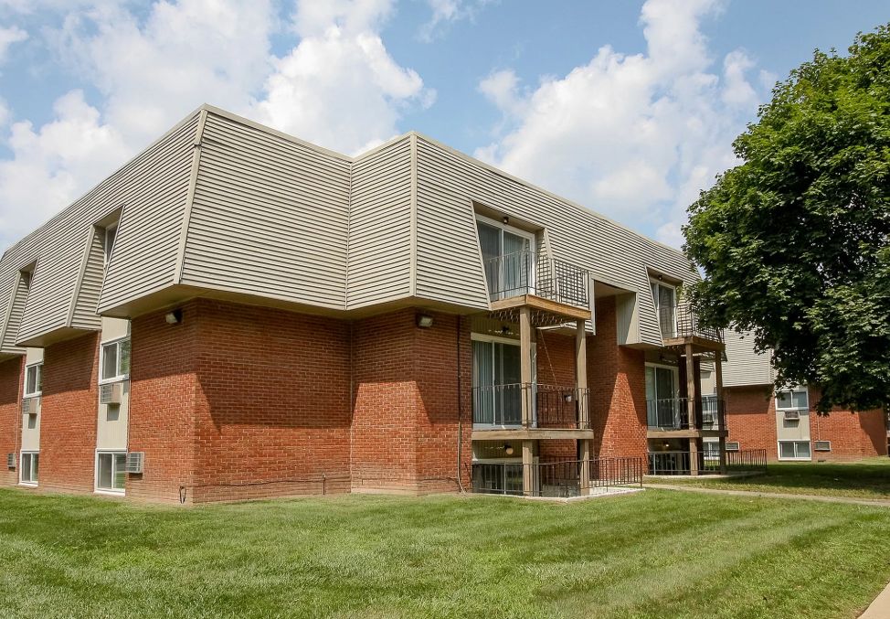 Wade Manor apartments, Inkster
